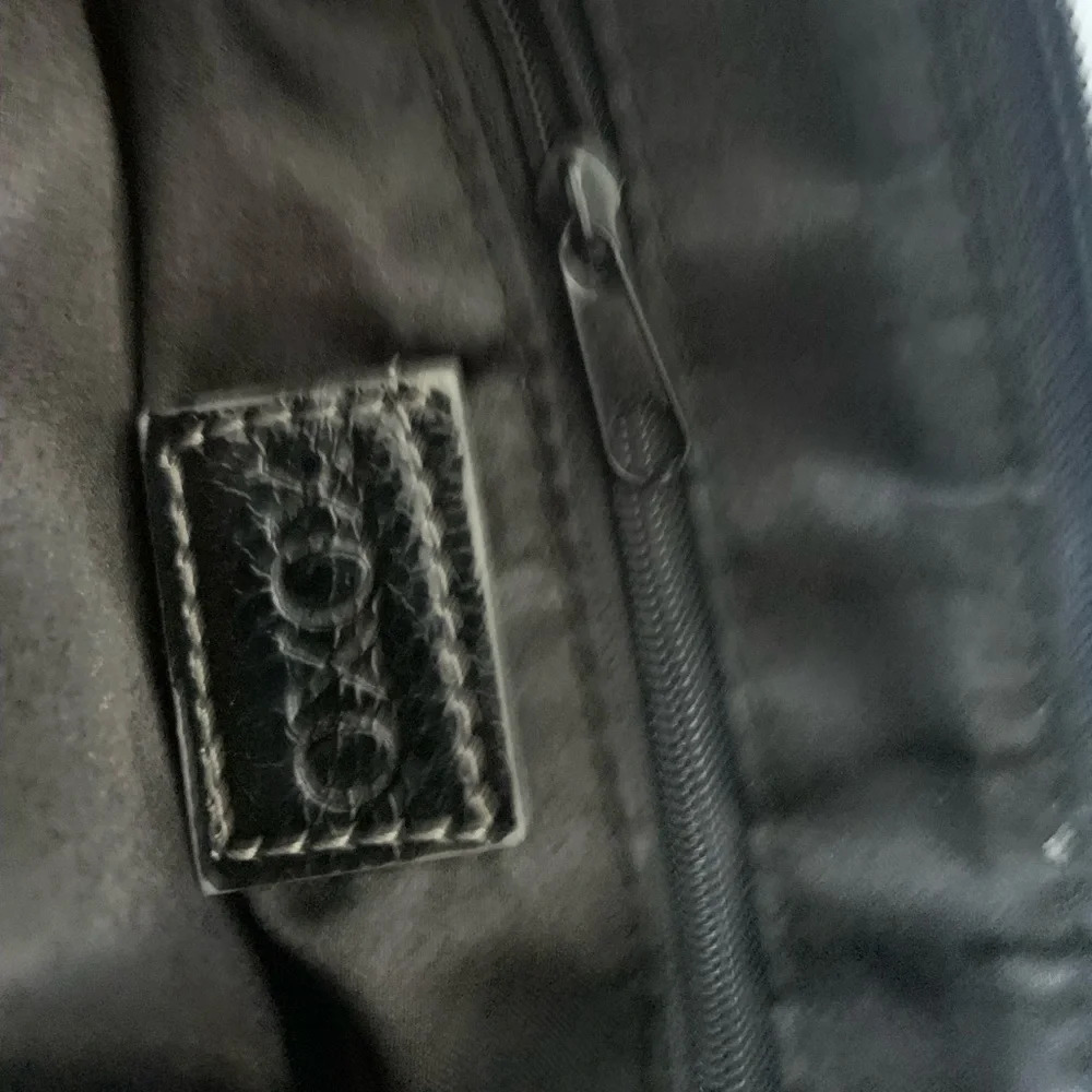XOXO wristlet embossed print black - Picture 10 of 15